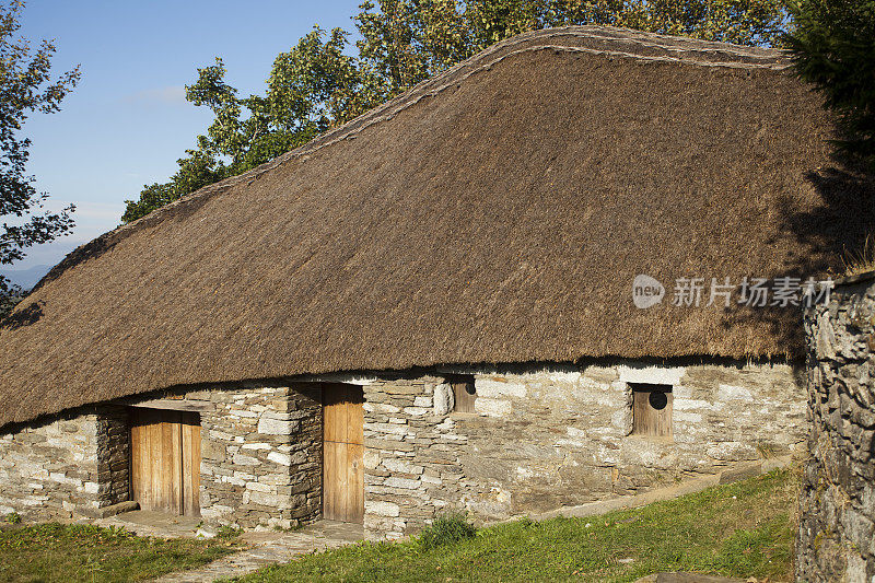 Pedrafita do Cebreiro中的“Palloza”(Lugo, Spain)。